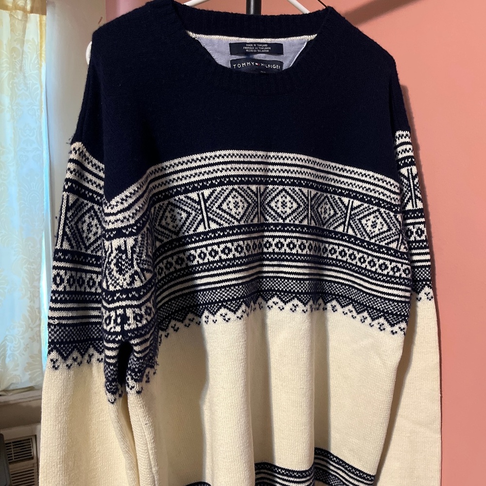 Like New Tommy Hilfiger Printed Men's Sweater
